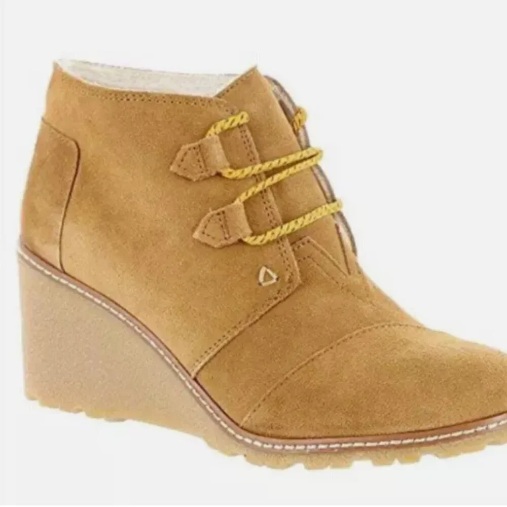 TOMS Desert Tan Suede Wedge Ankle Boots Women’s Size 10 Faux Fur Lined